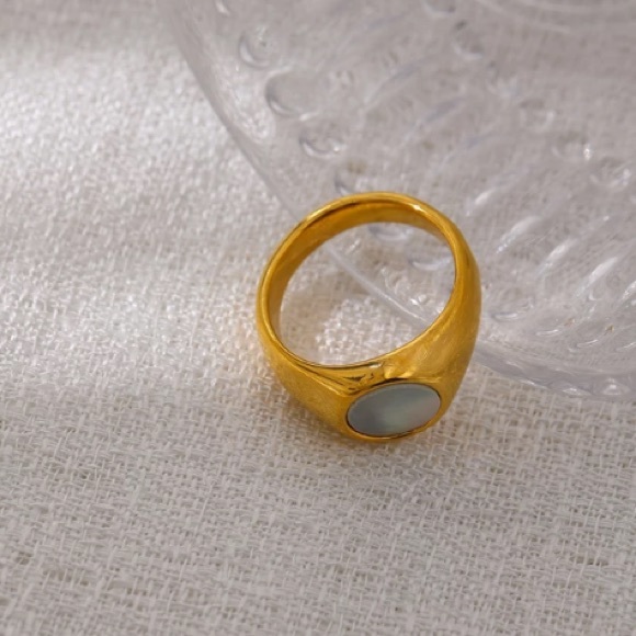 ๐18K gold plated shell ring - Picture 2 of 6